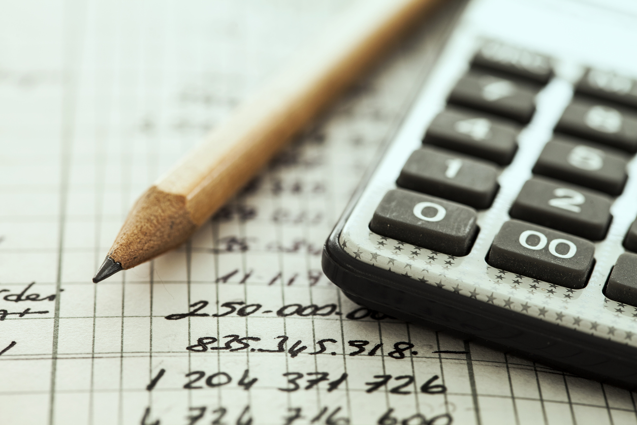 desc_170315_-_502733644_Calculadora,_Lapiz,_Cifras_financieras,_Numeros,_Cuentas.jpg