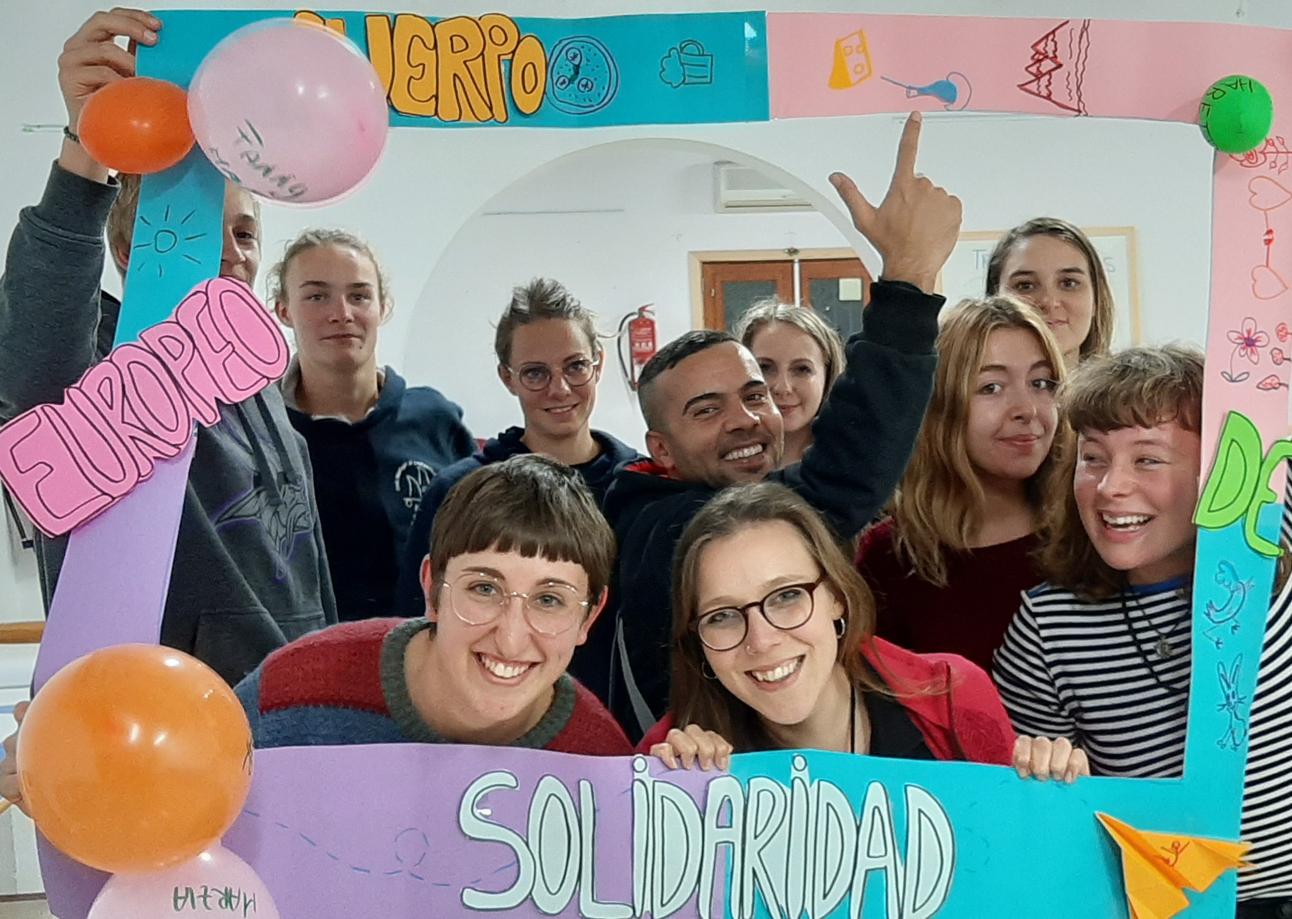 desc_Foto j&oacute;venes CES.jpg