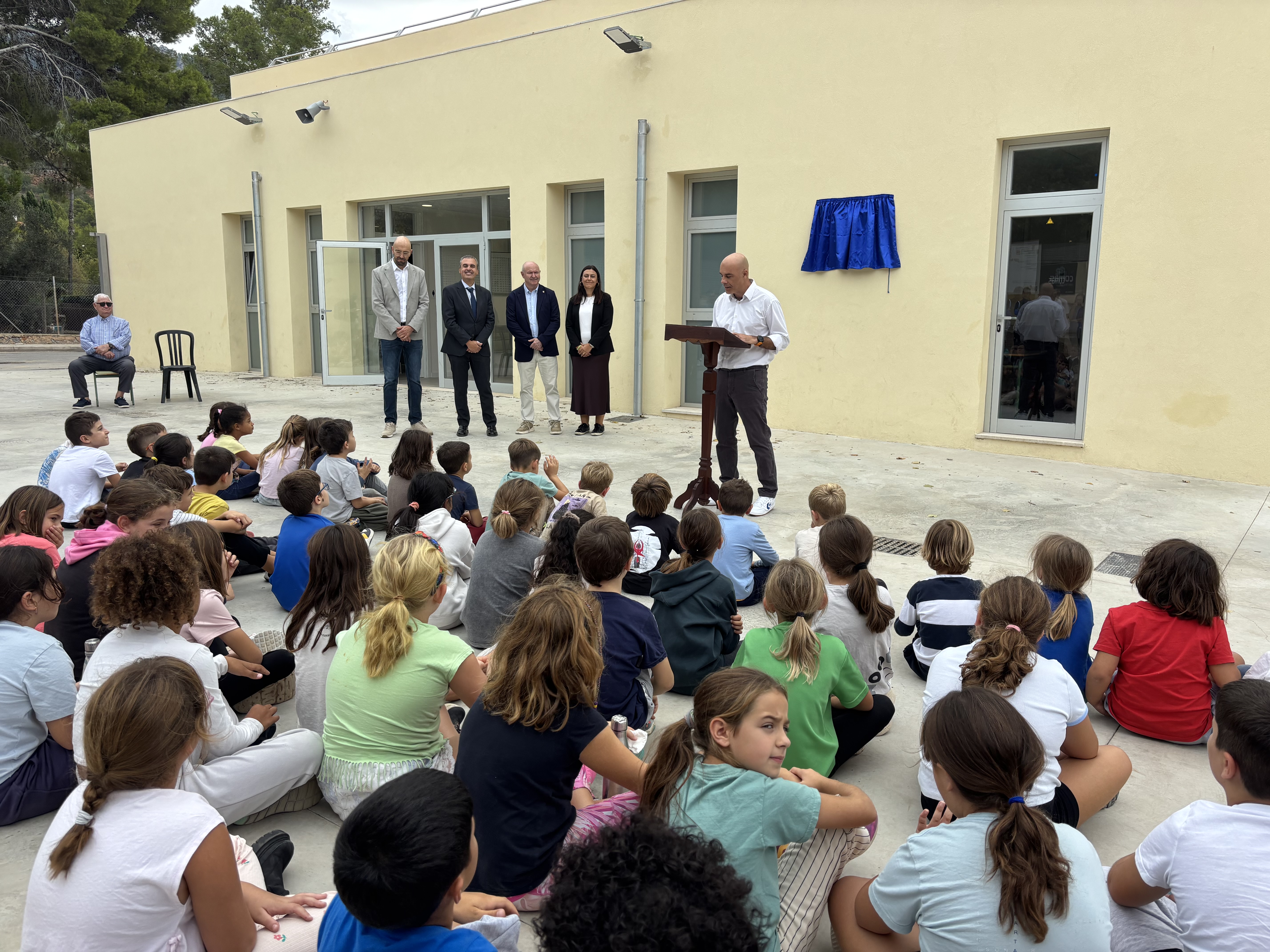 El CEIP Pere Cerdà estrena gimnàs i pati renovat