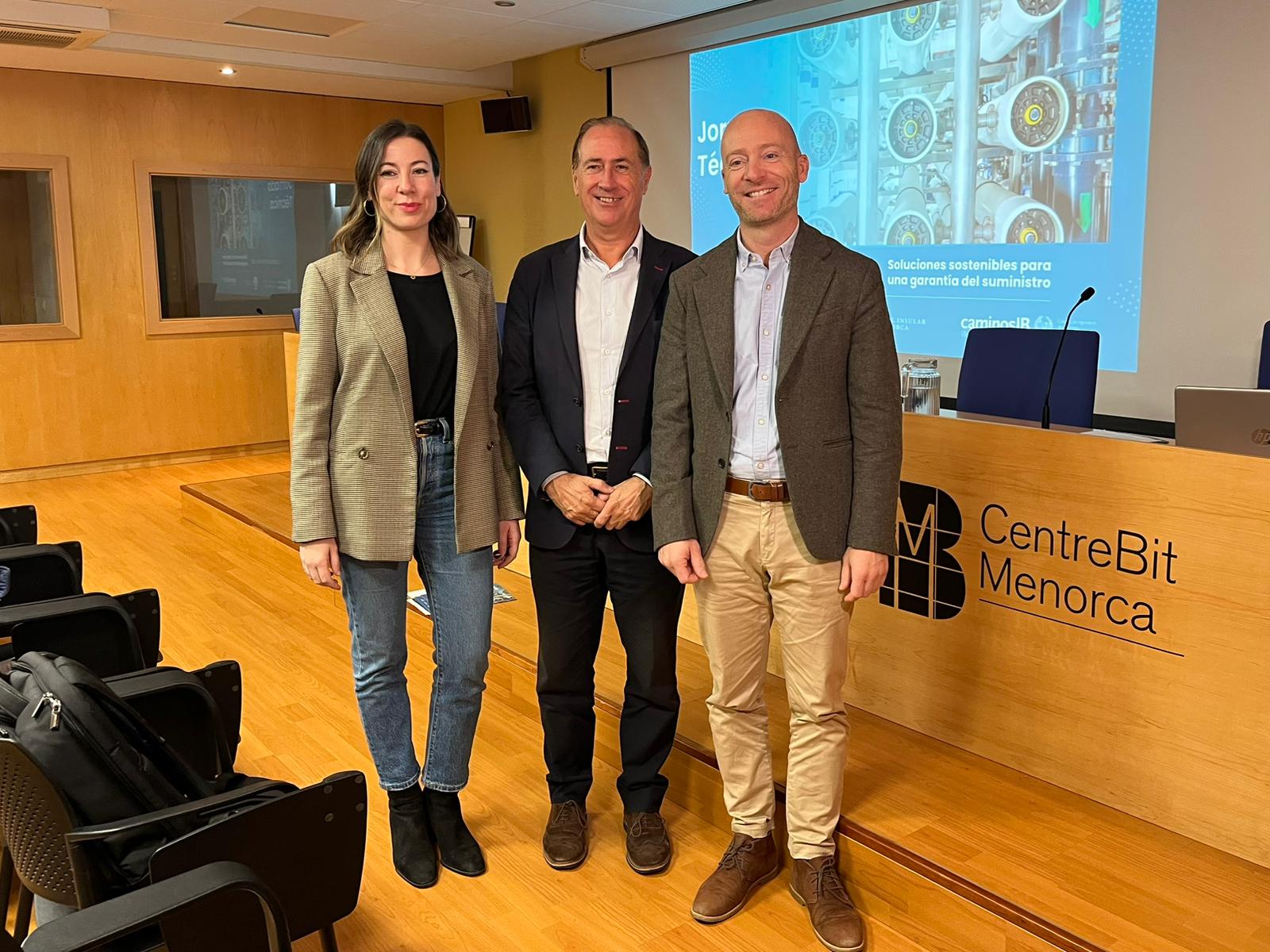 Degana del CICCP, Sara Lobato; conseller Lafuente i president del Consell Insular de Menorca, Adolfo Vilafranca.
