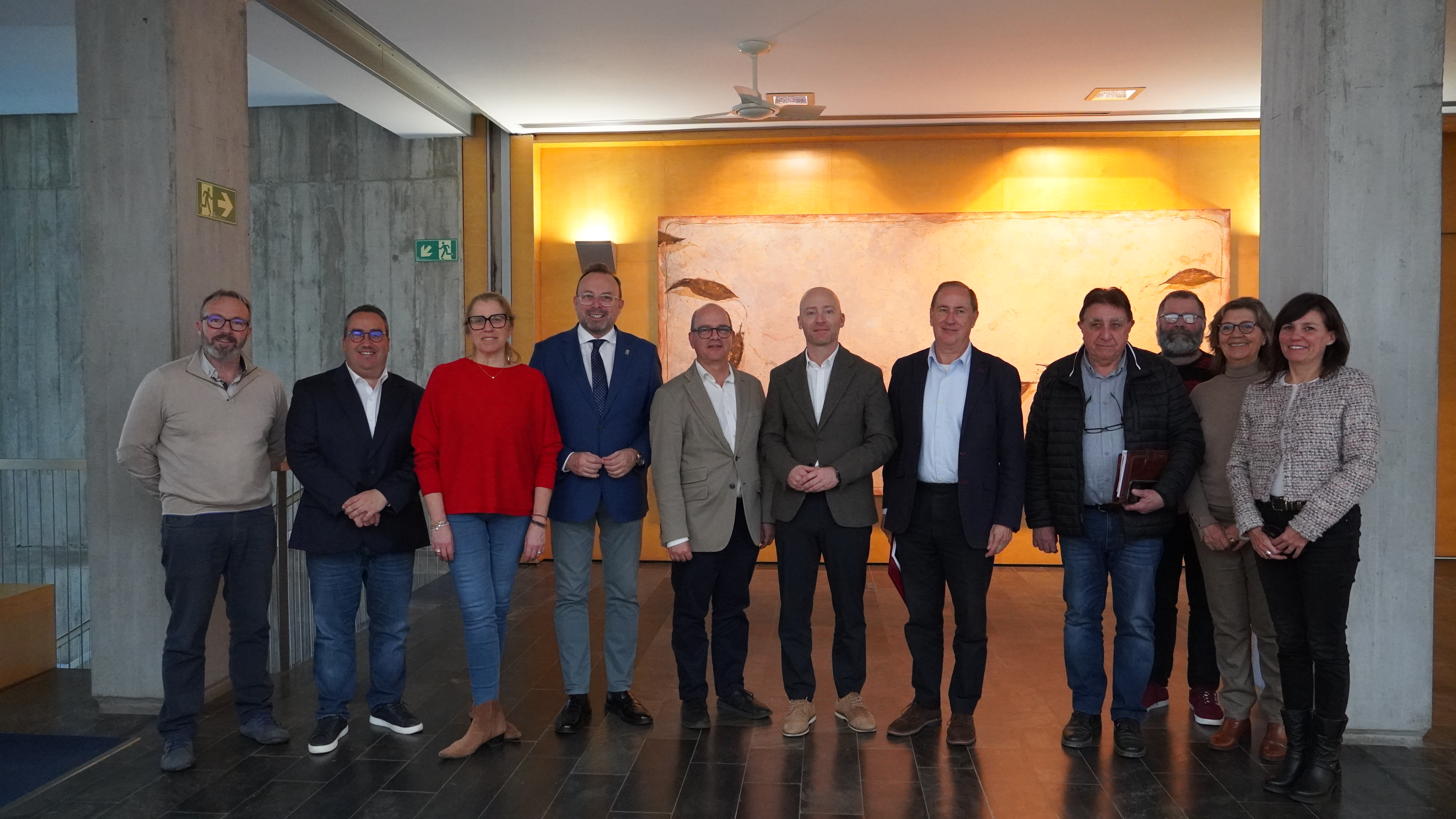 El conseller Lafuente a la seu del Consell Insular de Menorca juntament amb el seu president, Adolfo Vilafranca, i altres membres