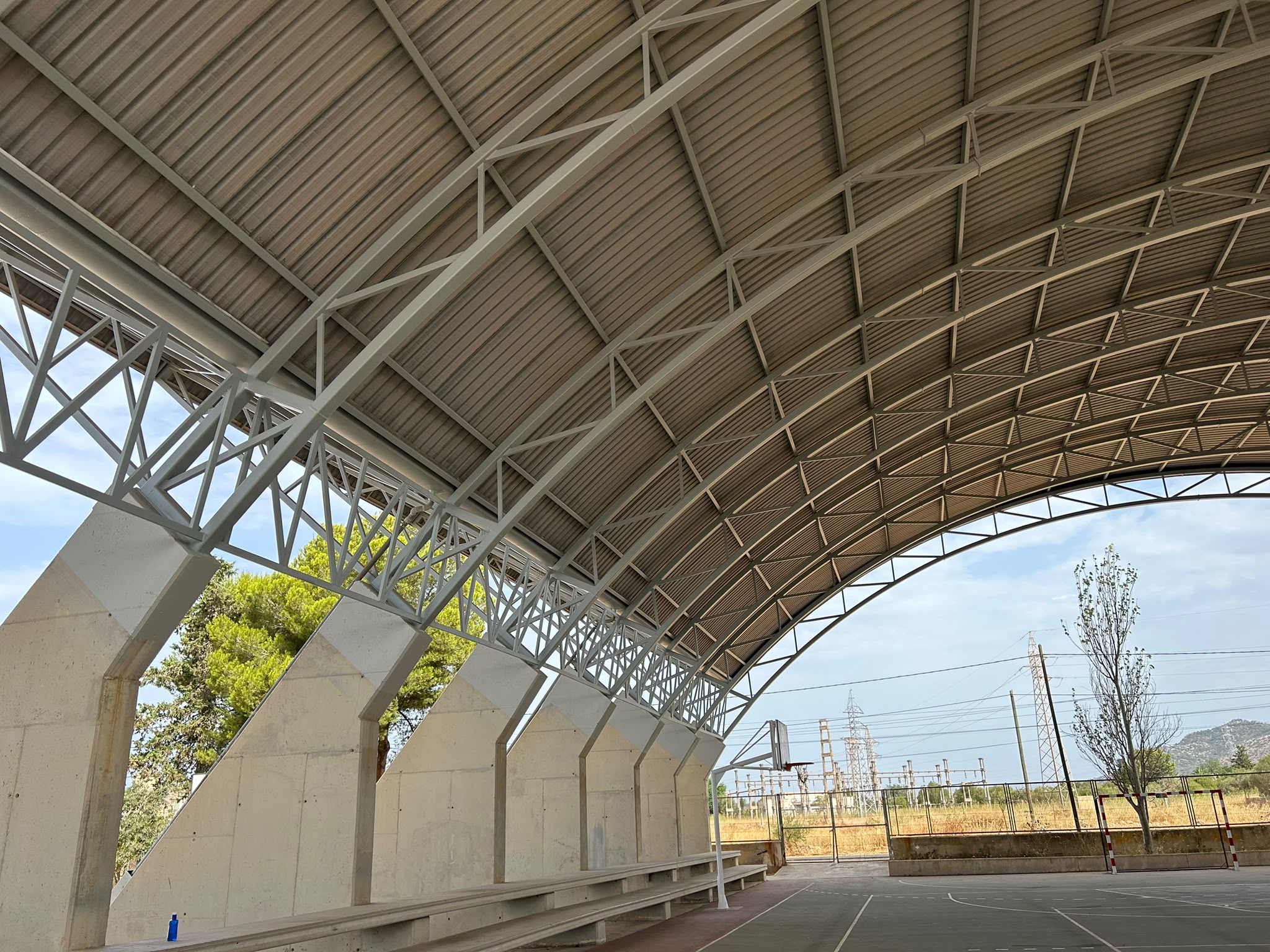 Cubierta de la pista deportiva