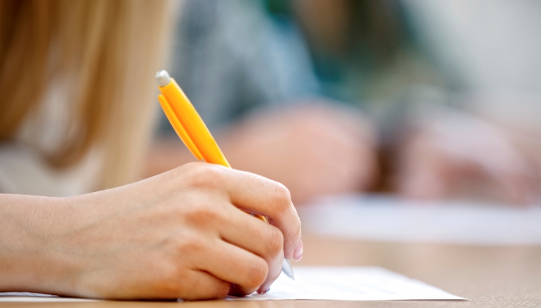 Mano con un bolígrafo