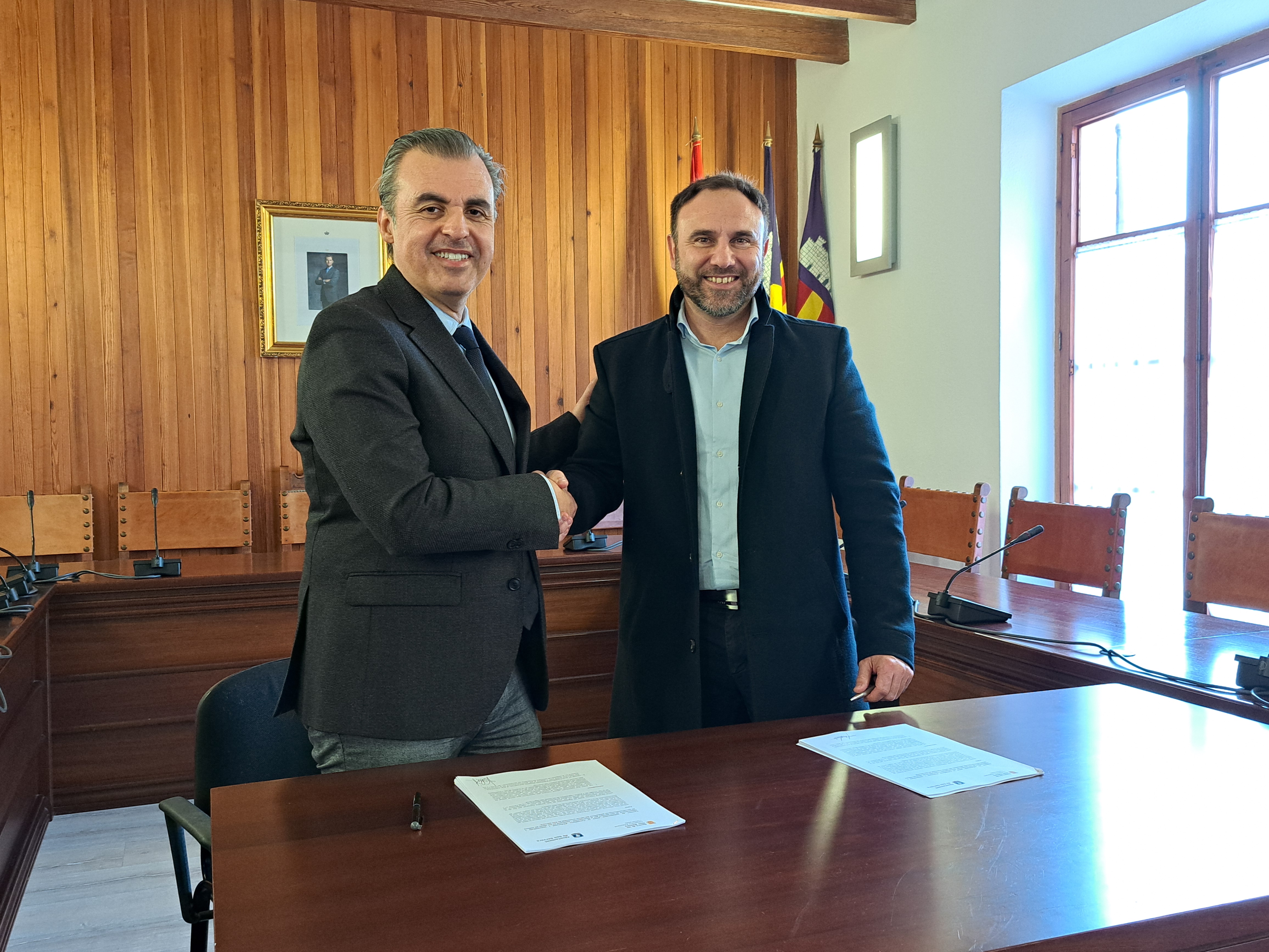 El conseller Antoni Vera i el batle Jaume Servera