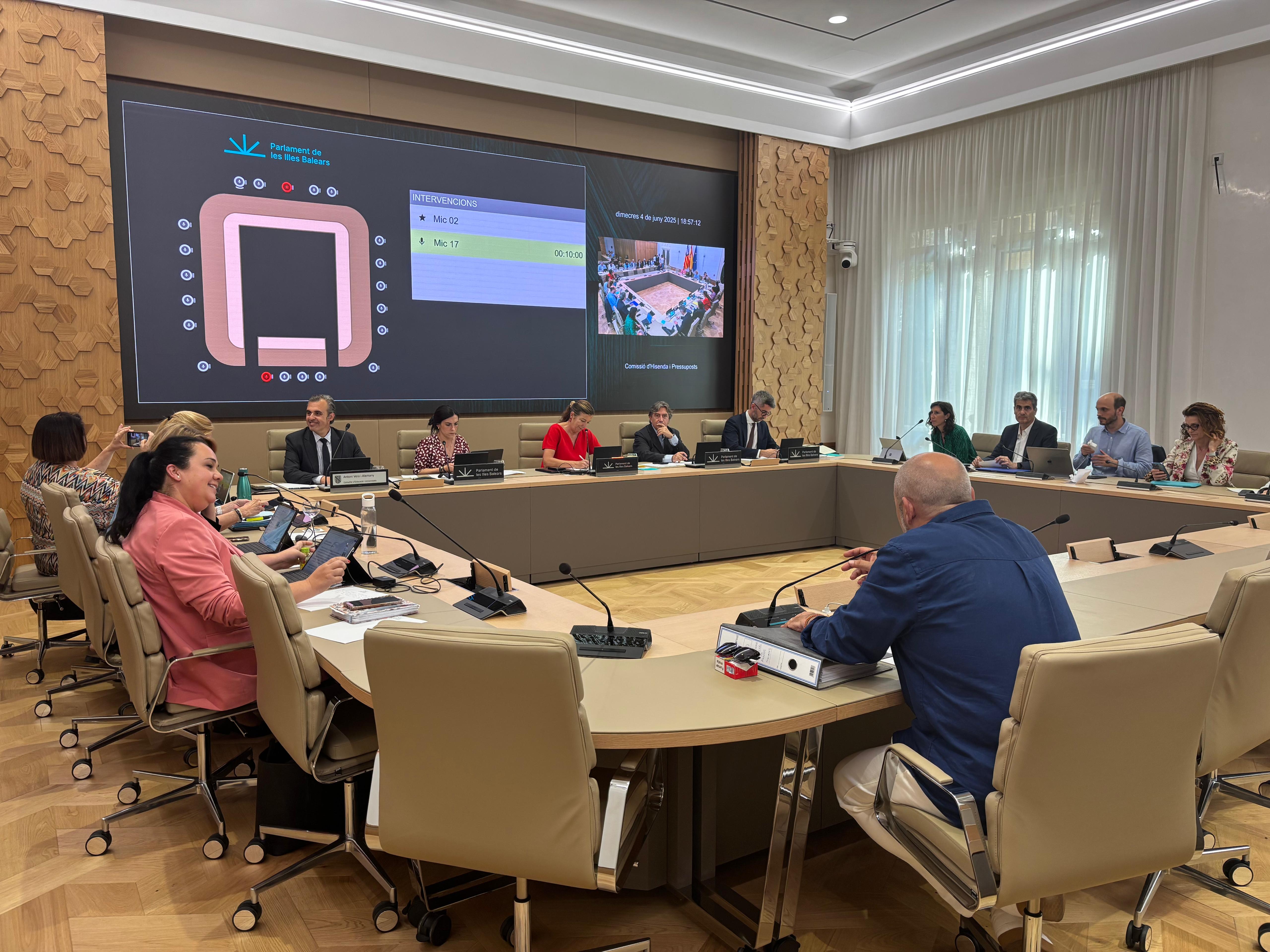 Compareixença del conseller d'Educació i Universitats al Parlament