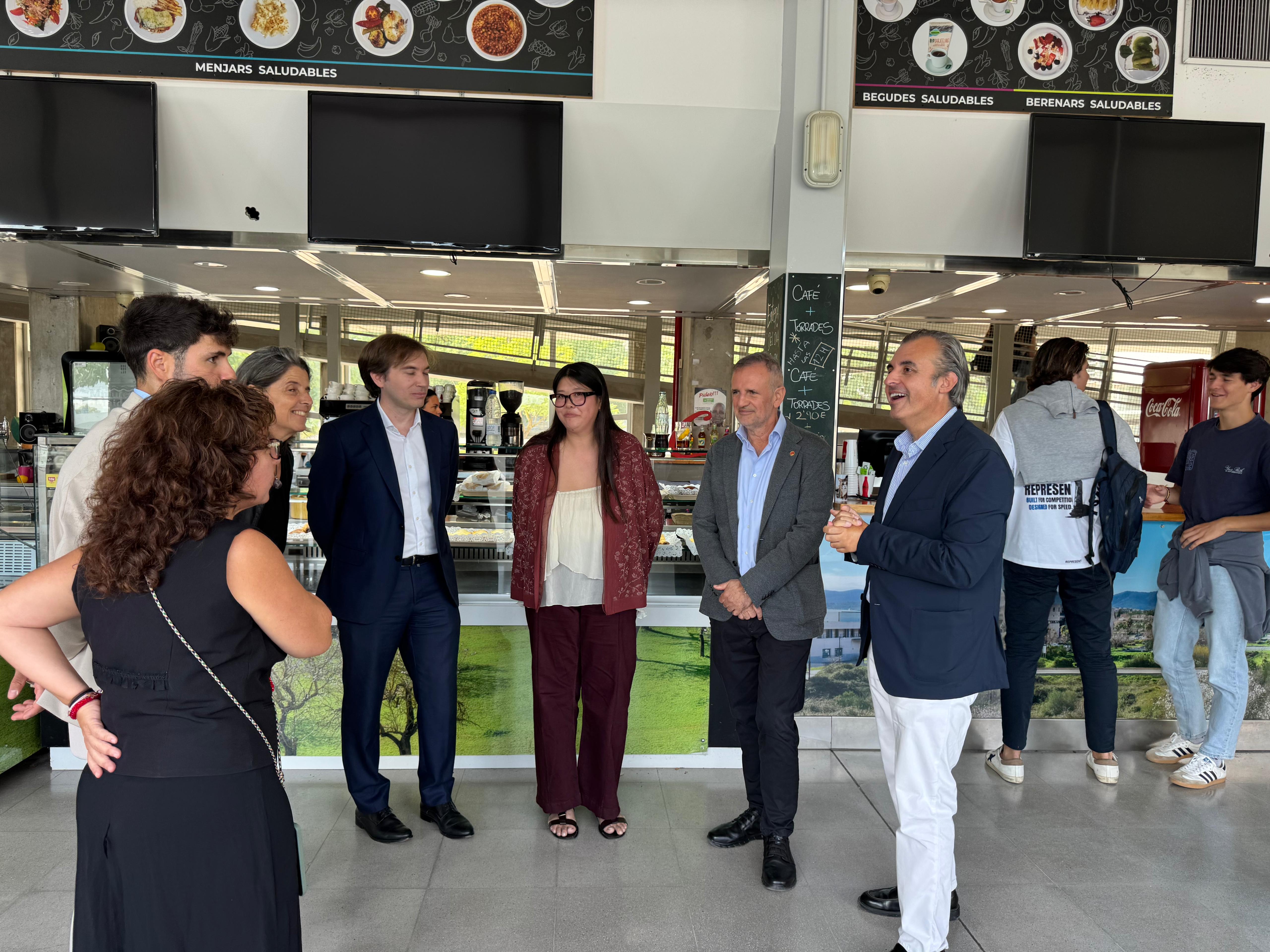 La Conselleria d’Educació i Universitats impulsa la rebaixa i el topall dels preus dels menús per als estudiants de la UIB