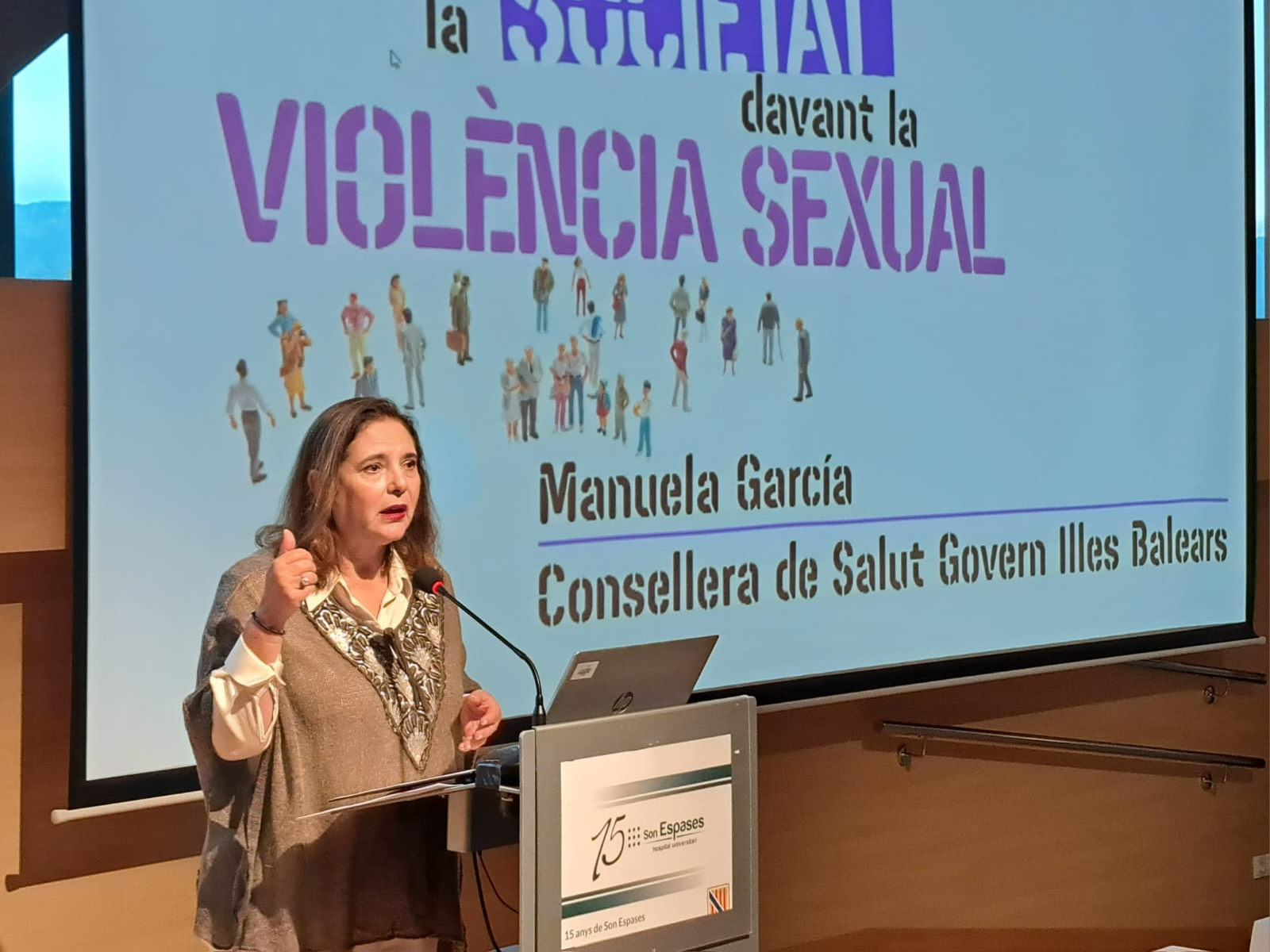 La consellera de Salut, Manuela García, ha inaugurat la jornada «La resposta de la societat davant la violència sexual» .
