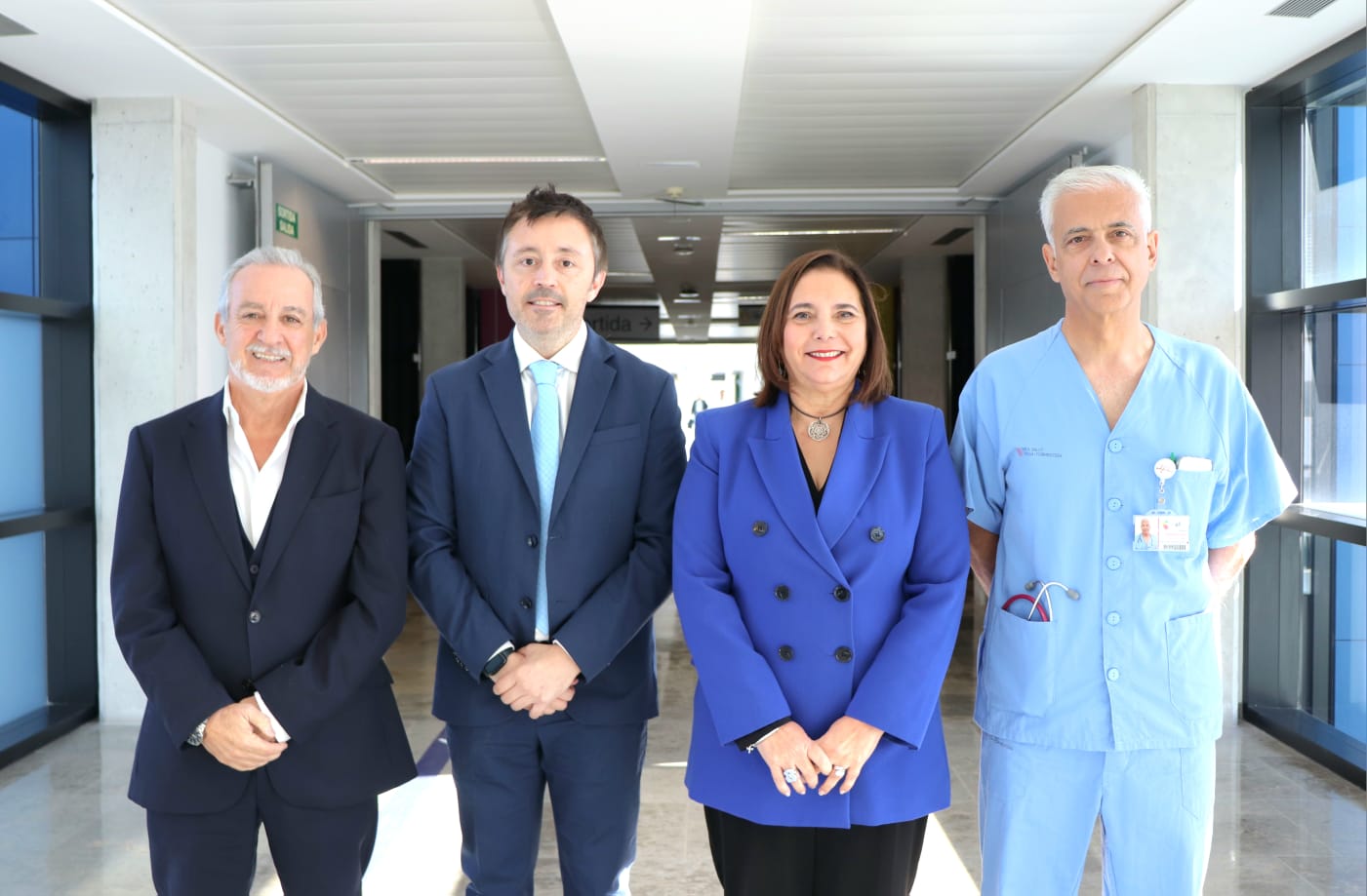 La consellera de Salut, Manuela García, i el director general del Servei de Salut de les Illes Balears, Javier Ureña, amb el doctor Eduardo Escudero, nou director gerent de l’Àrea de Salut d’Eivissa i Formentera.