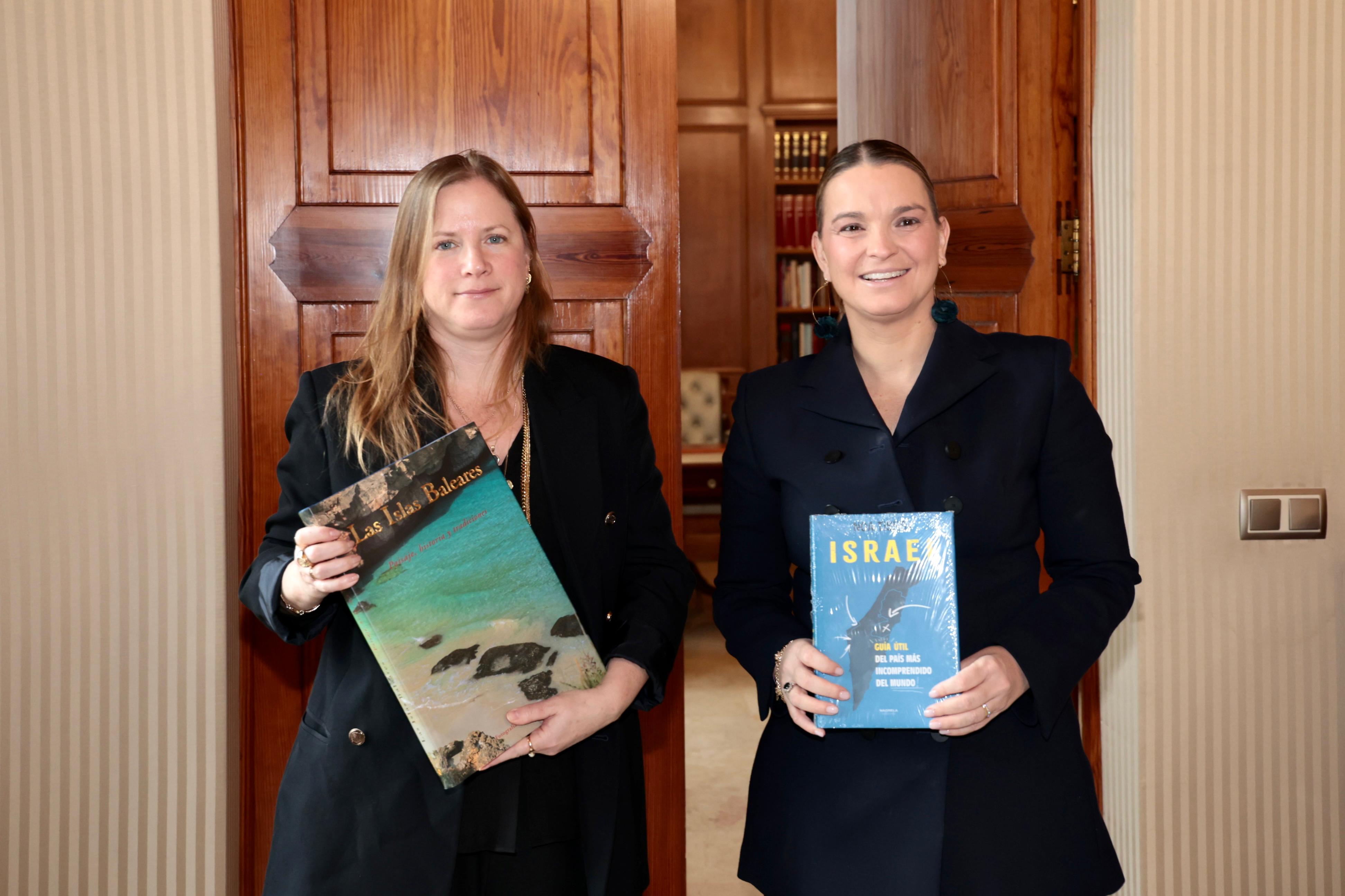  Margalida Prohens amb l’ambaixadora en funcions d’Israel a Espanya, Dana Erlich.
