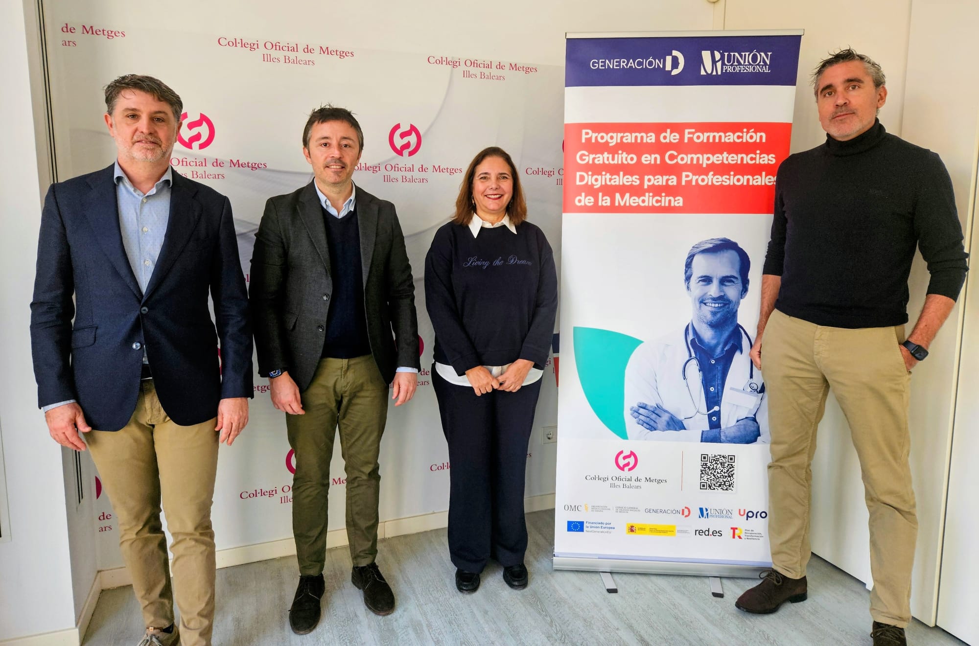 La consellera de Salut, Manuela García, i el director general del Servei de Salut, Javier Ureña, amb el president del Col·legi Oficial de Metges de les Illes Balears (COMIB), Carles Recasens.