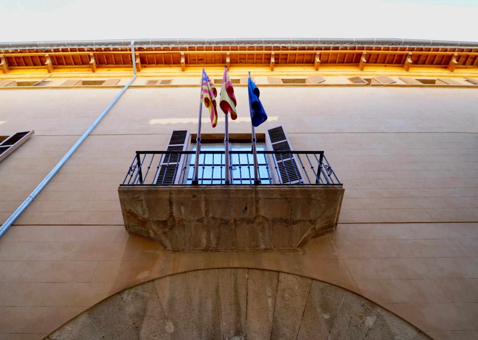 Façana de la Conselleria de Famílies, Benestar Social i Atenció a la Dependència.