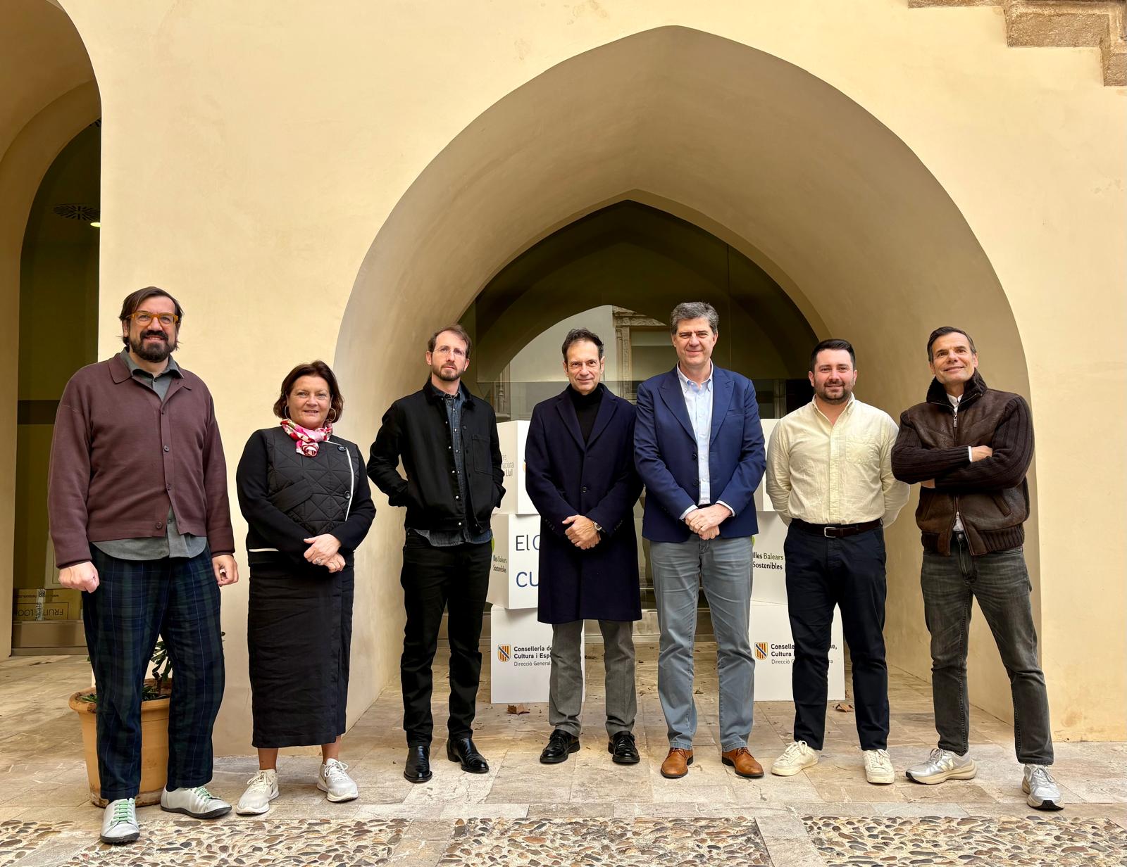 Fotografia de grup durant l'acte de presentació del projecte. 