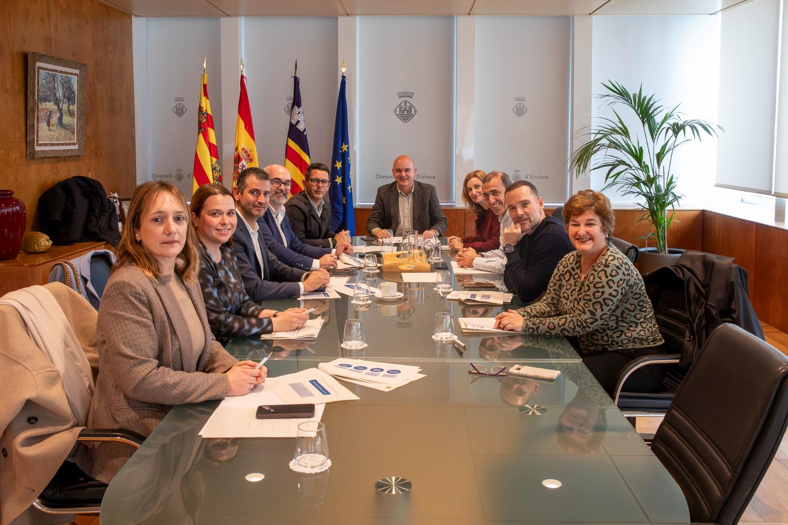 Reunió entre representants del Govern, Consell i ajuntaments d'Eivissa.