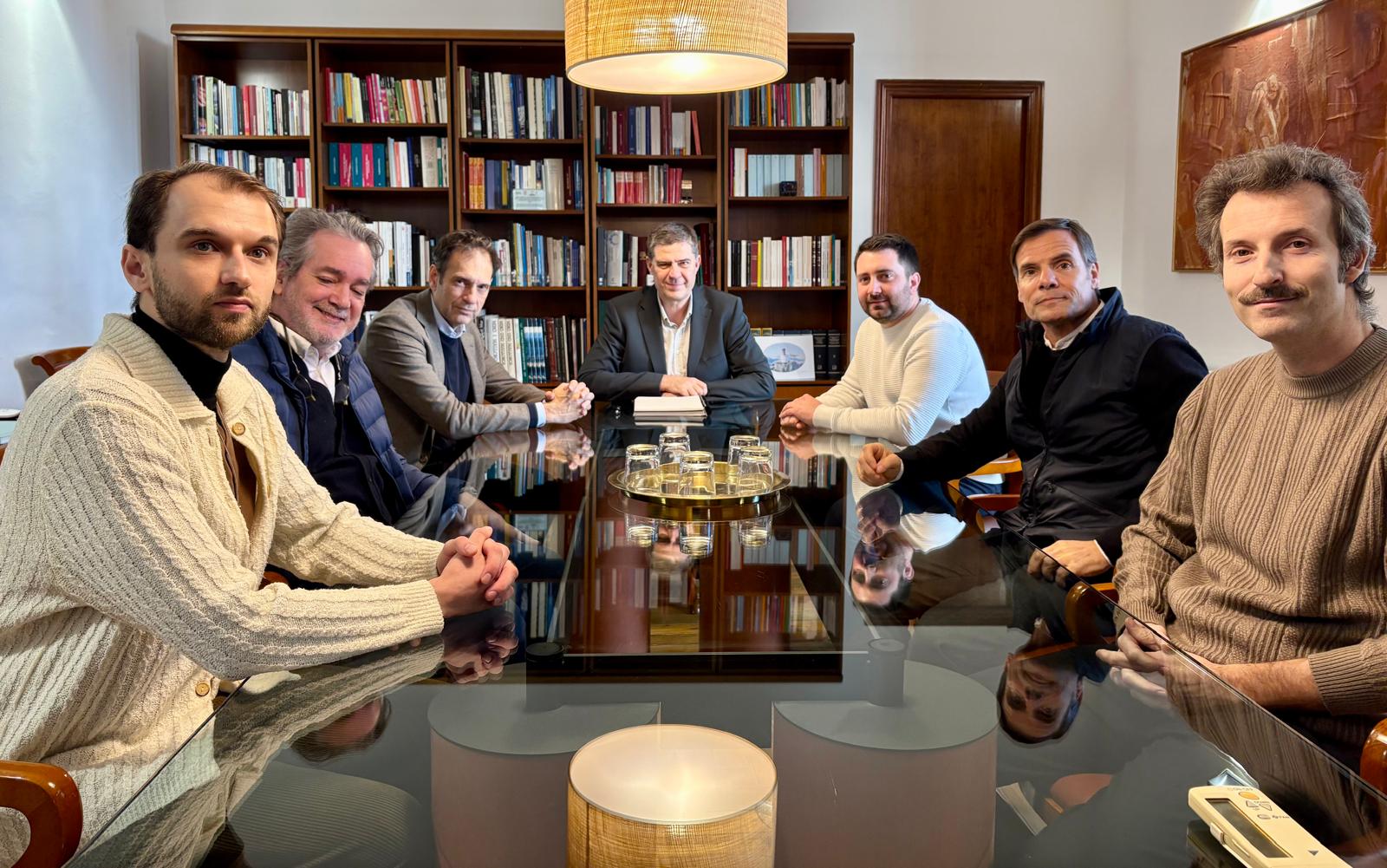 El conseller de Turisme, Cultura i Esports, Jaume Bauzà, a la reunió amb els galeristes de l’Associació Palma Art Contemporani.