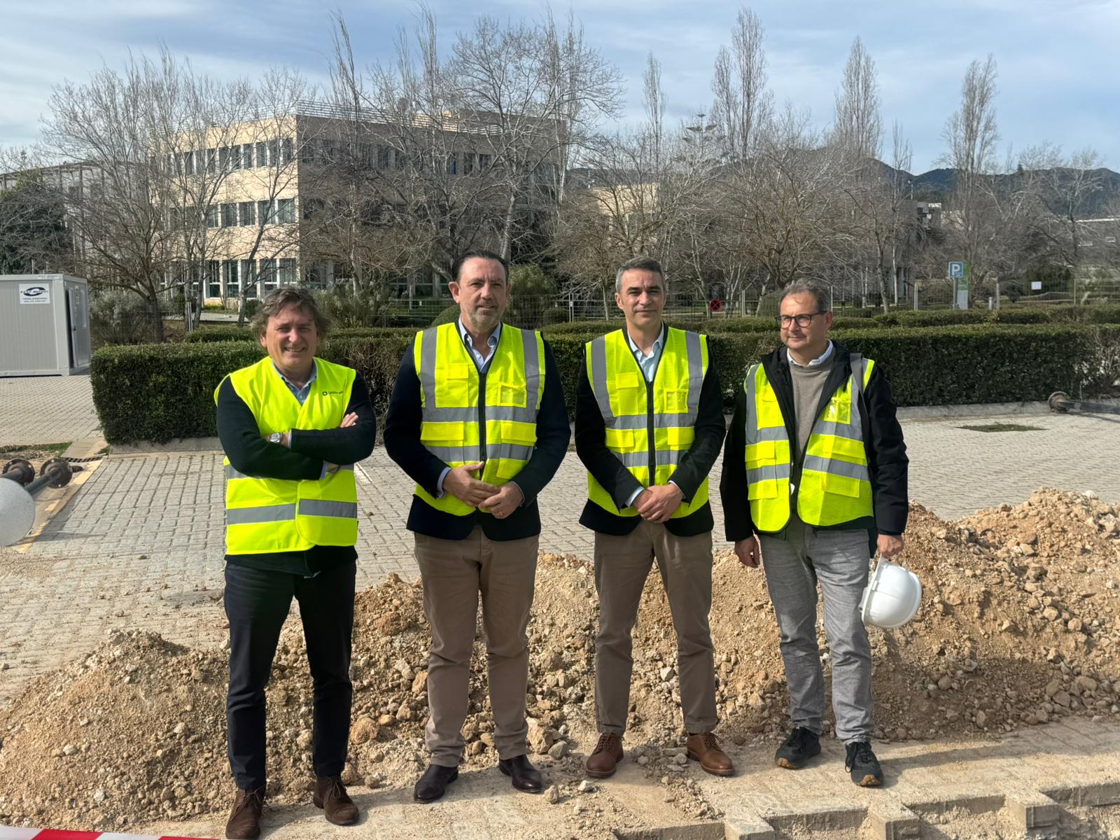 El conseller d’Empresa, Autònoms i Energia, Alejandro Sáenz de San Pedro, a l'acte de col·locació de la primera pedra de les obres del parc fotovoltaic d’autoconsum amb marquesines al Parc Bit.