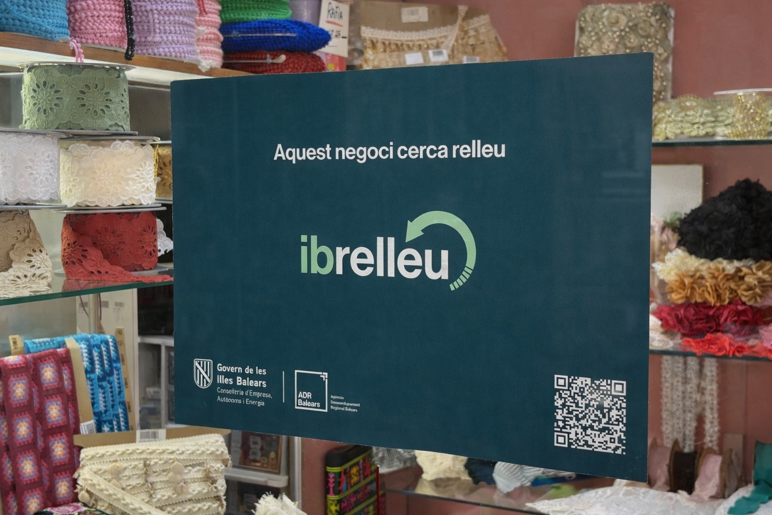 Cartell oficial de l'ADR Balears on diu: «Aquest negoci cerca relleu. Ibrelleu».