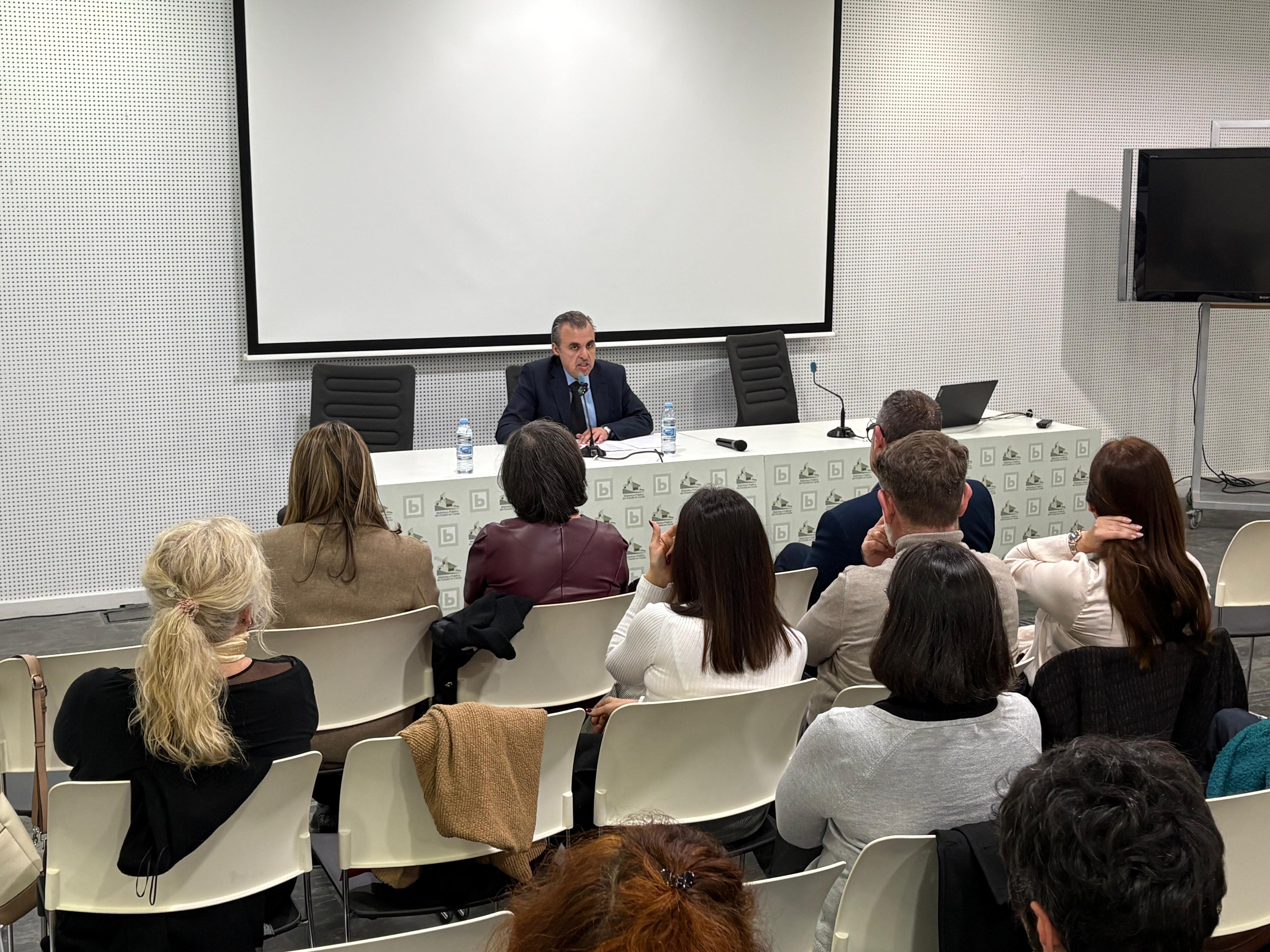 El conseller Vera participa com a ponent en la conferència «Psicòlegs als centres: una decisió estratègica per al futur»