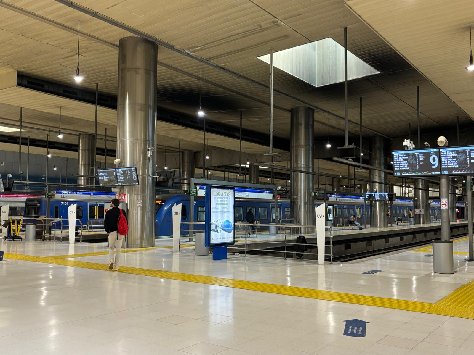  Vista actual de les andanes de l'estació Intermodal