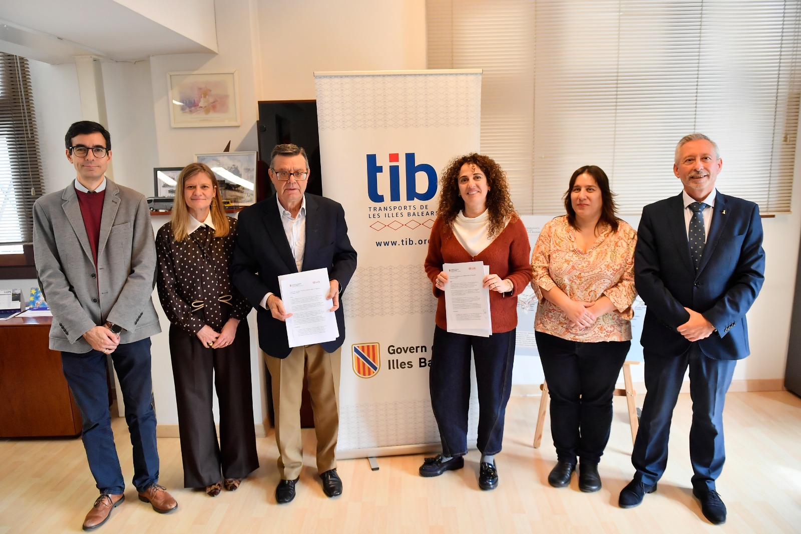 Representants del Consorci de Transports de Mallorca (CTM) i de la Fundació ONCE