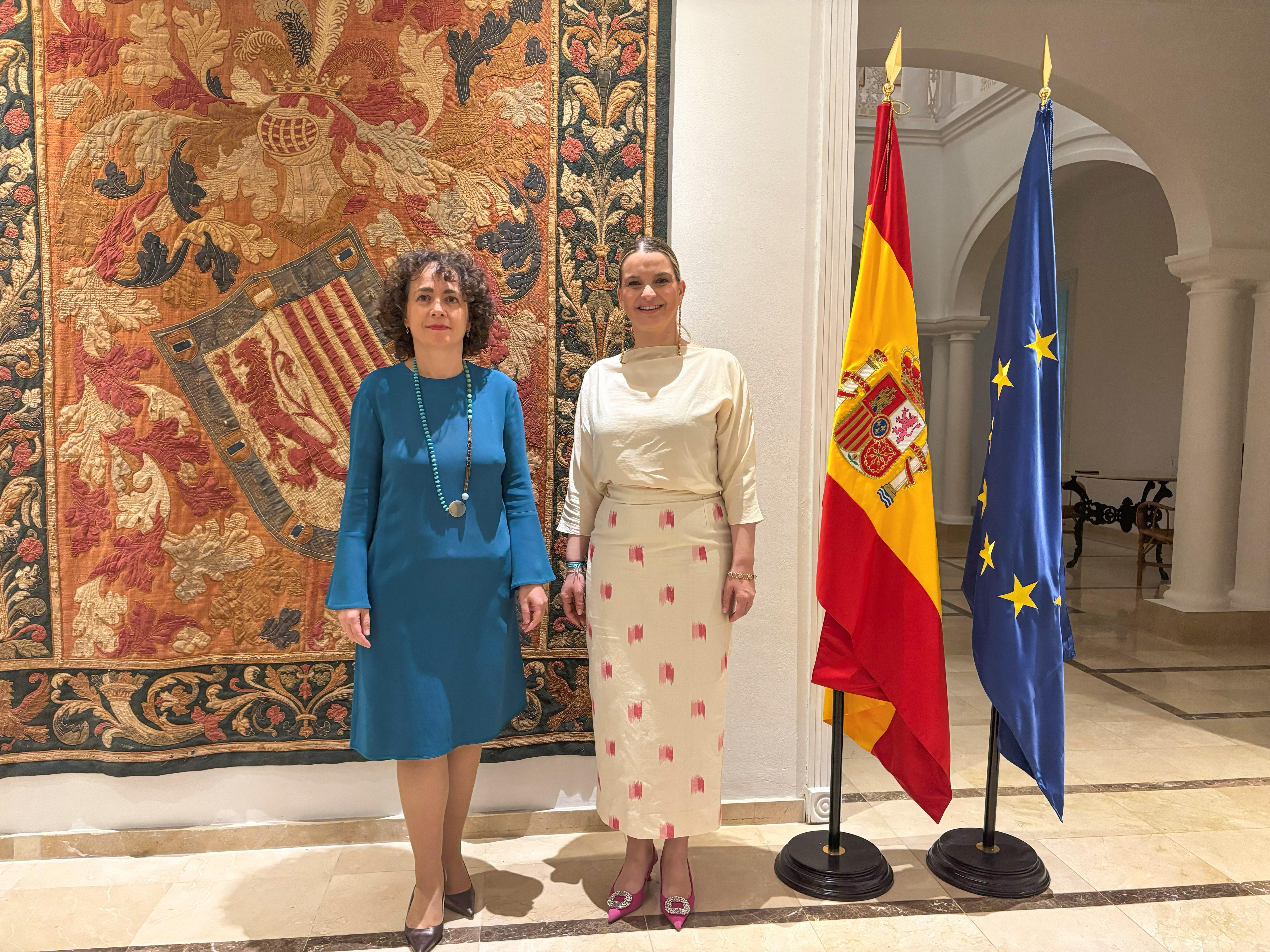 Margalida Prohens, amb l'ambaixadora d'Espanya a la República Dominicana