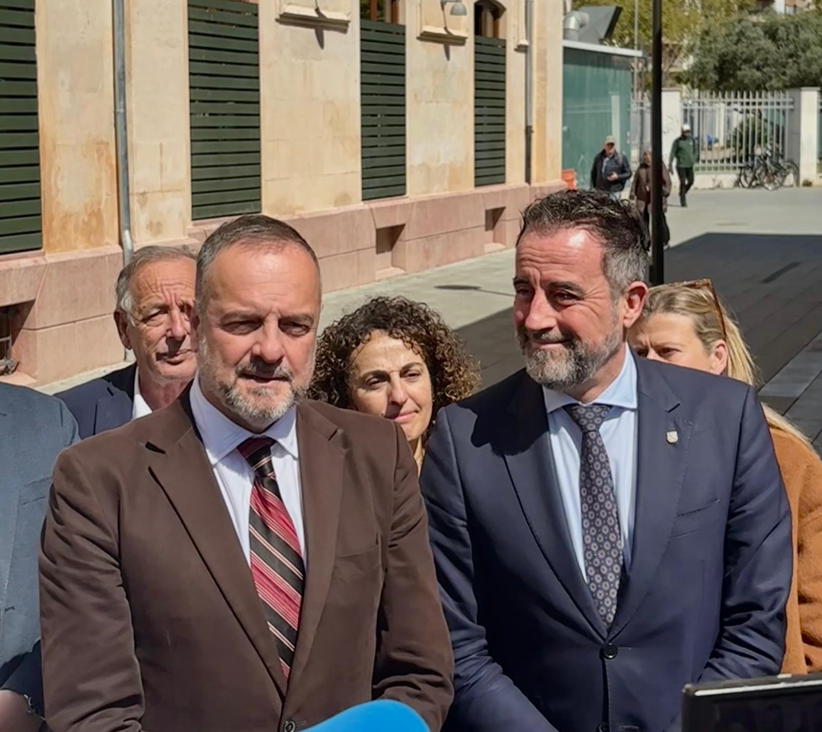  El conseller Mateo i el regidor Deudero.