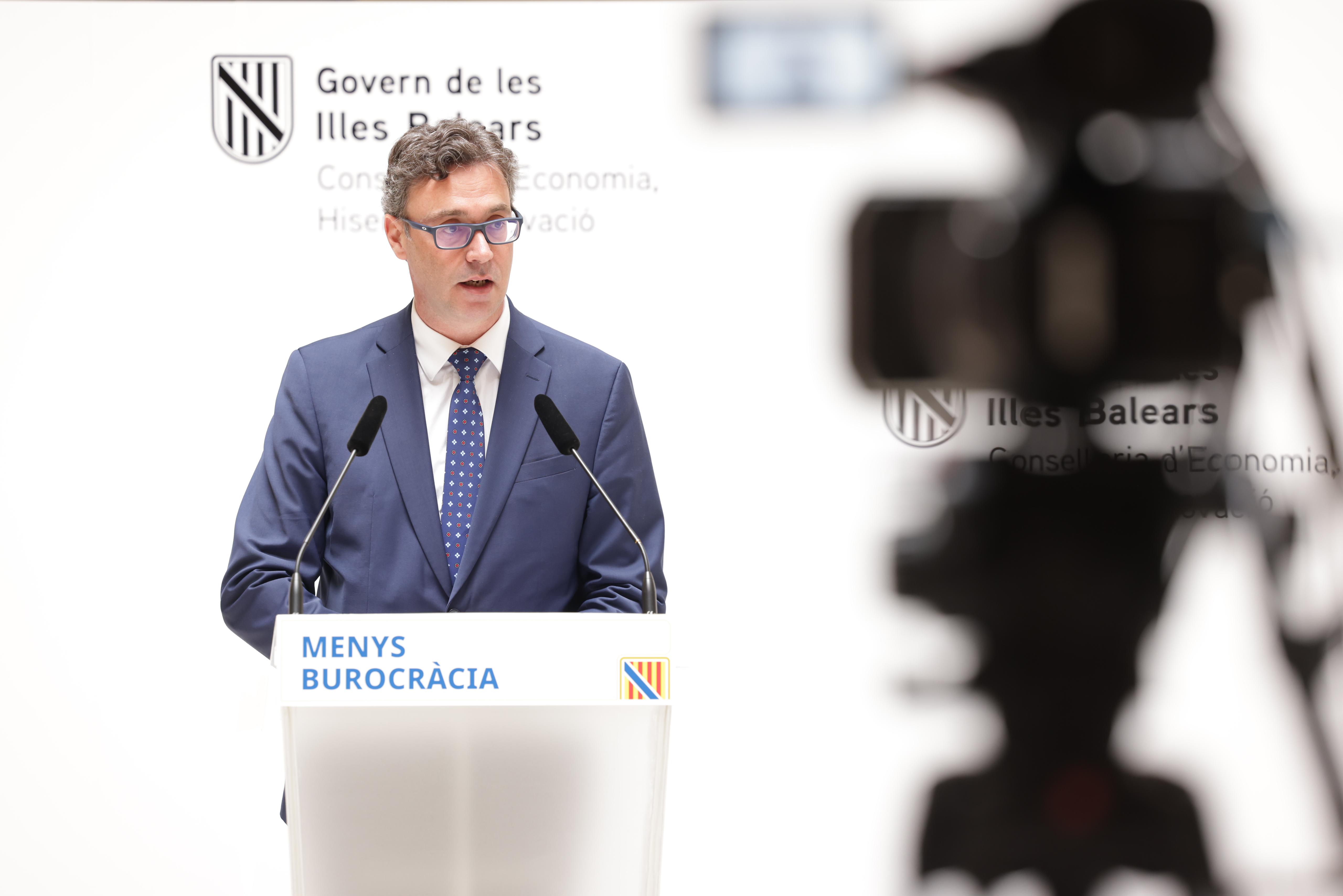 Antoni Costa intervé a una roda de premsa