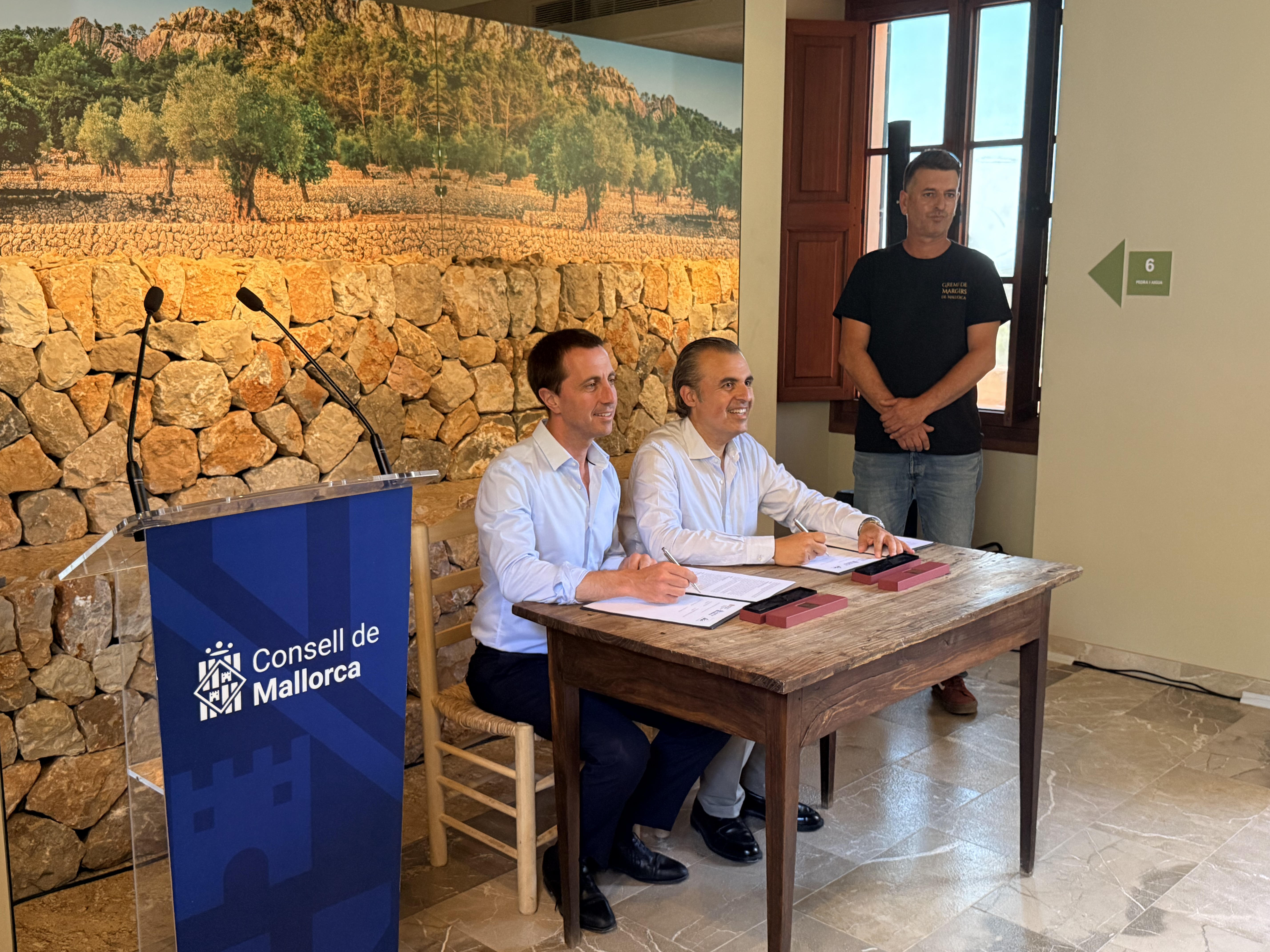 La Conselleria d’Educació i Universitats i el Consell de Mallorca impulsen la formació en pedra en sec a la finca de Raixa