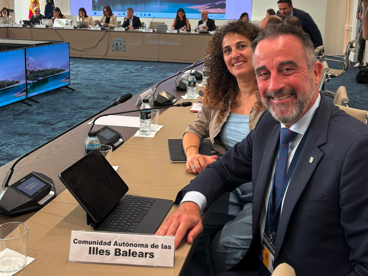  El conseller José Luis Mateo i la directora general Lorena del Valle, a l'inici de la Conferència Sectorial de Transports a la seu del Ministeri.