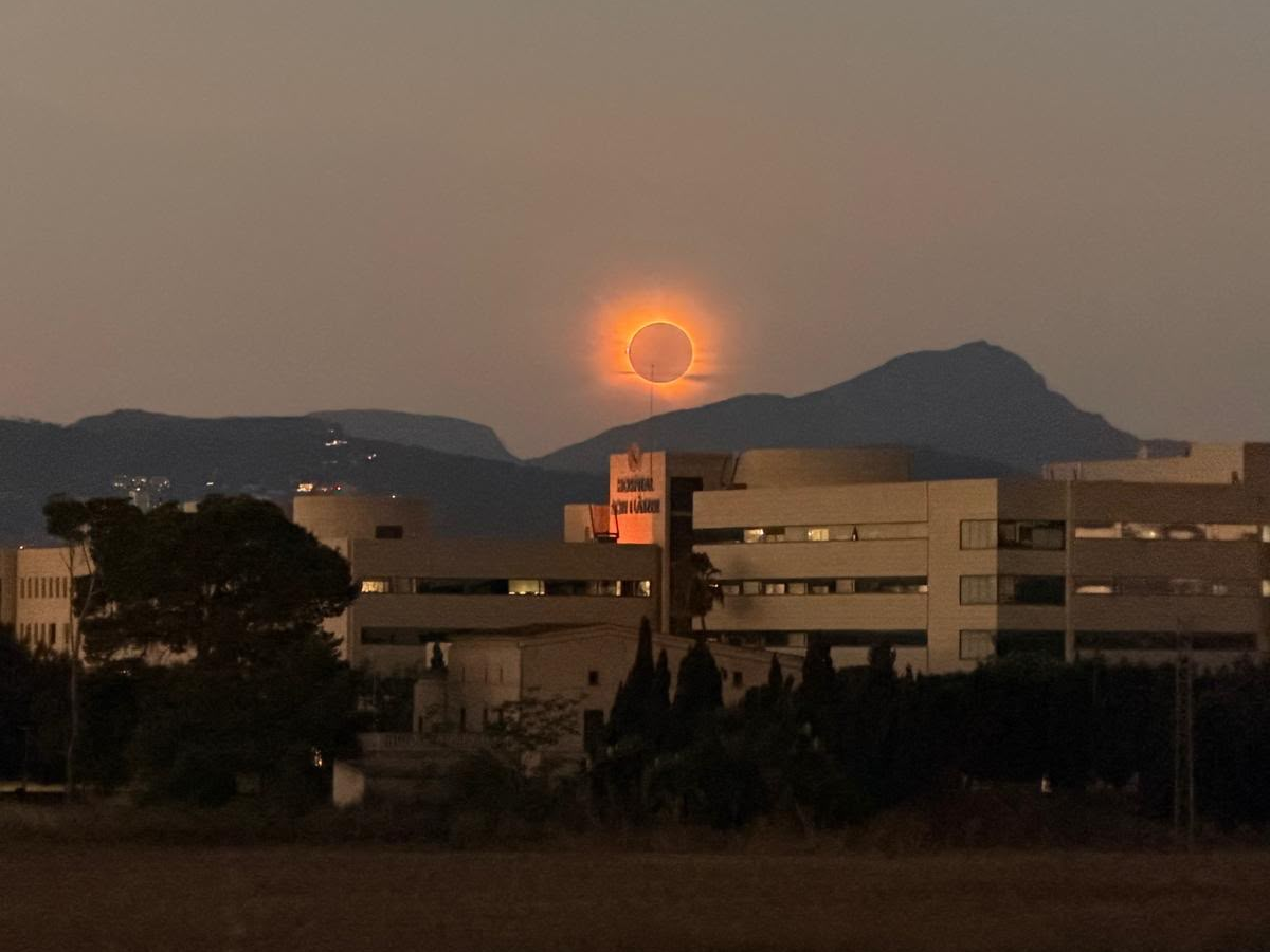 Imatge de l'eclipsi a l'Hospital Universitari Son Llàtzer.