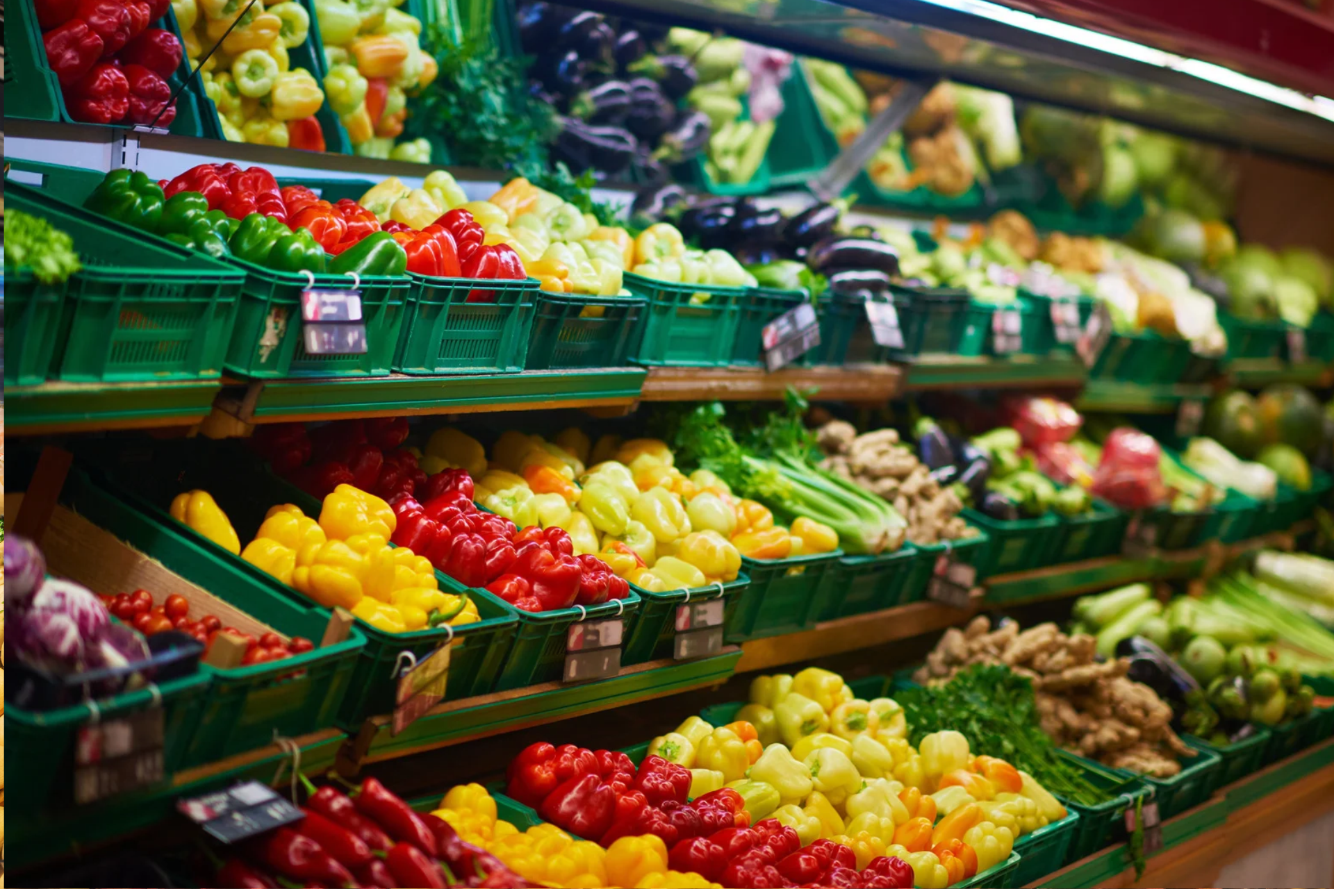 Expositors de verdures a un supermercat