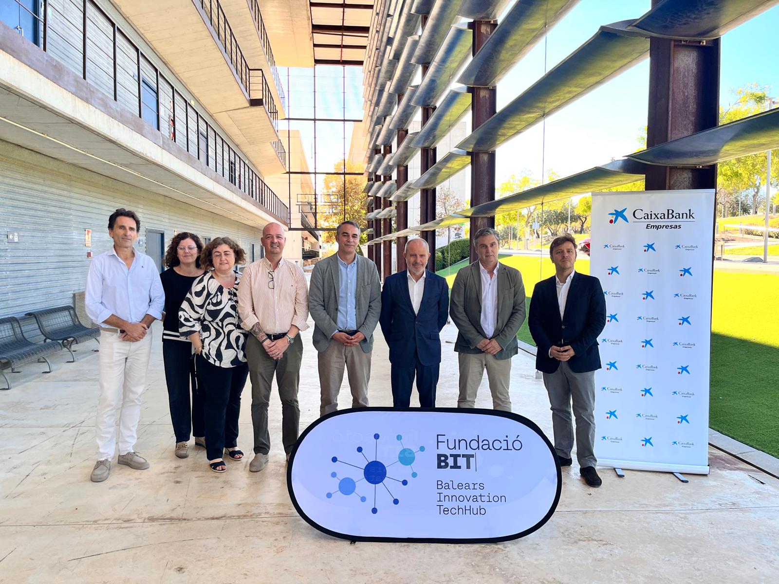 A l'acte han assistit representants de la Fundació BIT i de CaixaBank.