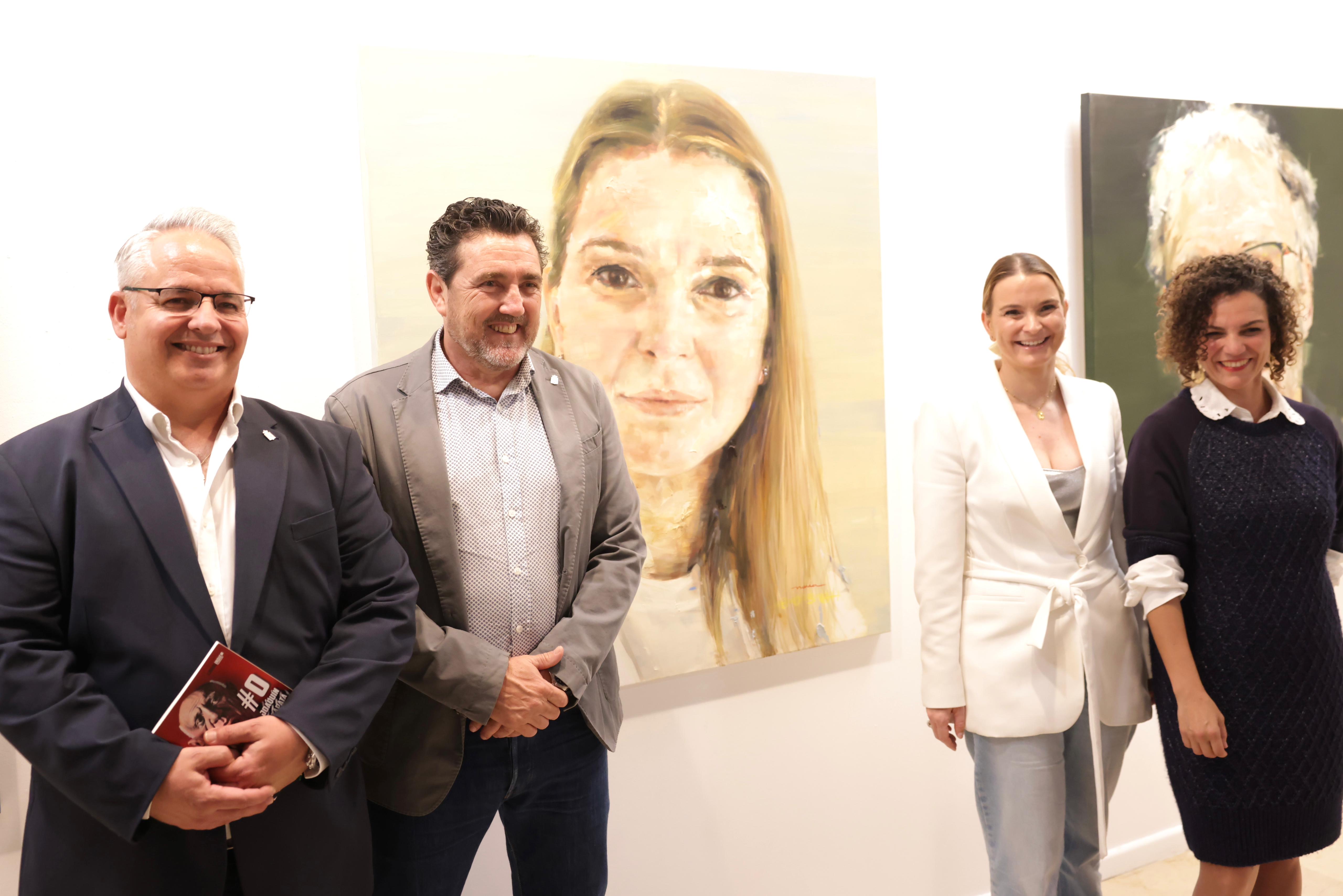 Inauguració de l’exposició de retrats «Rostres», de Núria Bosch.